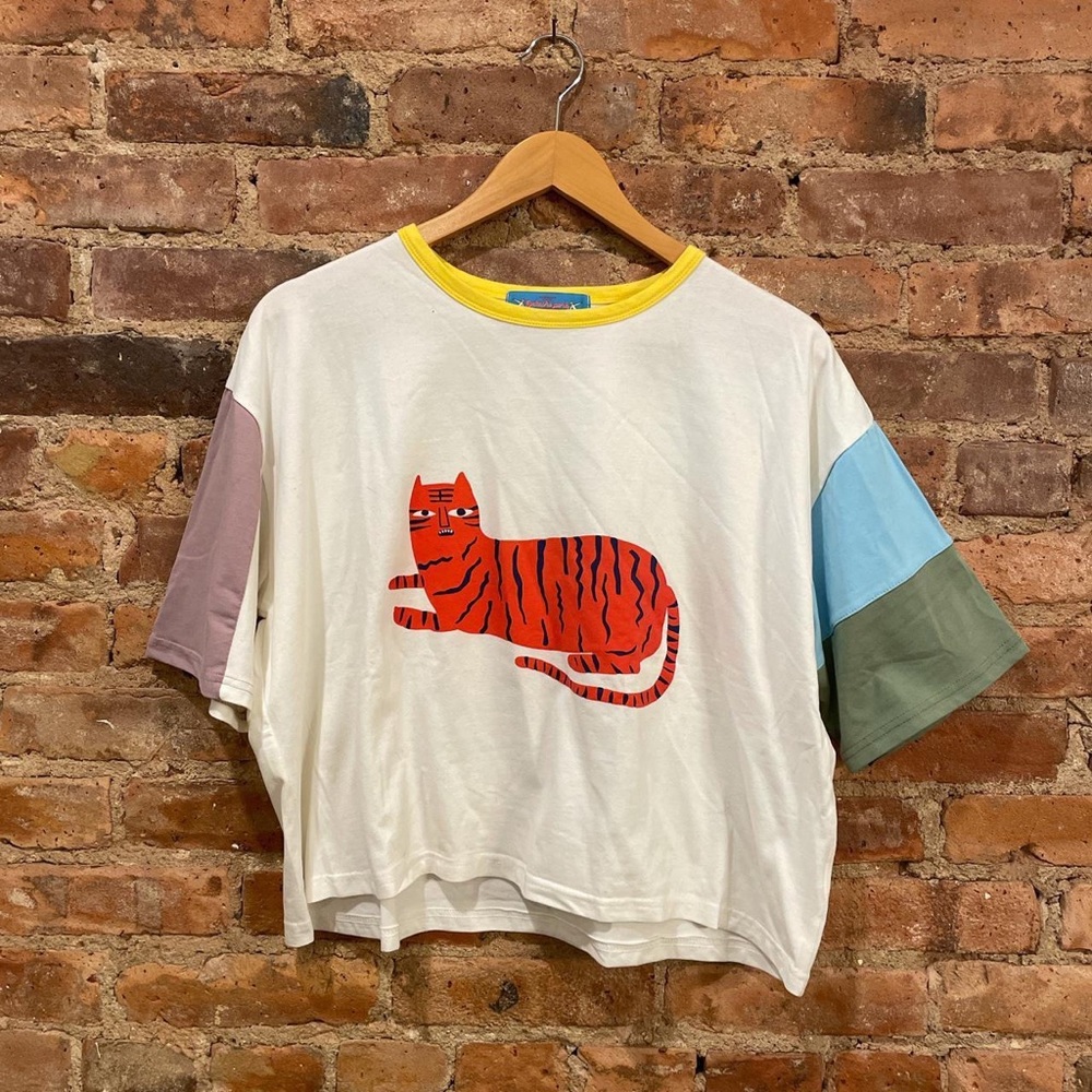 Cropped boxy graphic tee M
